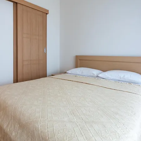 Maramada 1 I 4 * بودغوريتْسا